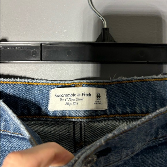 Abercrombie & Fitch The 4” Mom High Rise Short Size 35 - Picture 5 of 5
